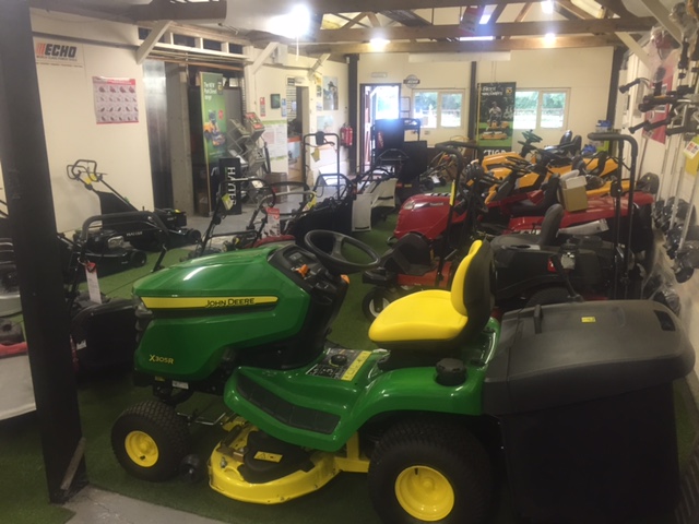 show room 58a5c5f53d73f 2